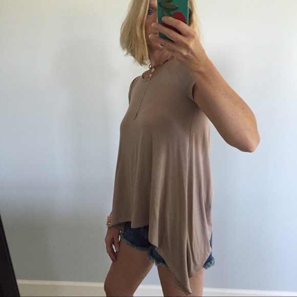 Taupe Color Short Sleeve Tunic Top - Picture 4 of 6